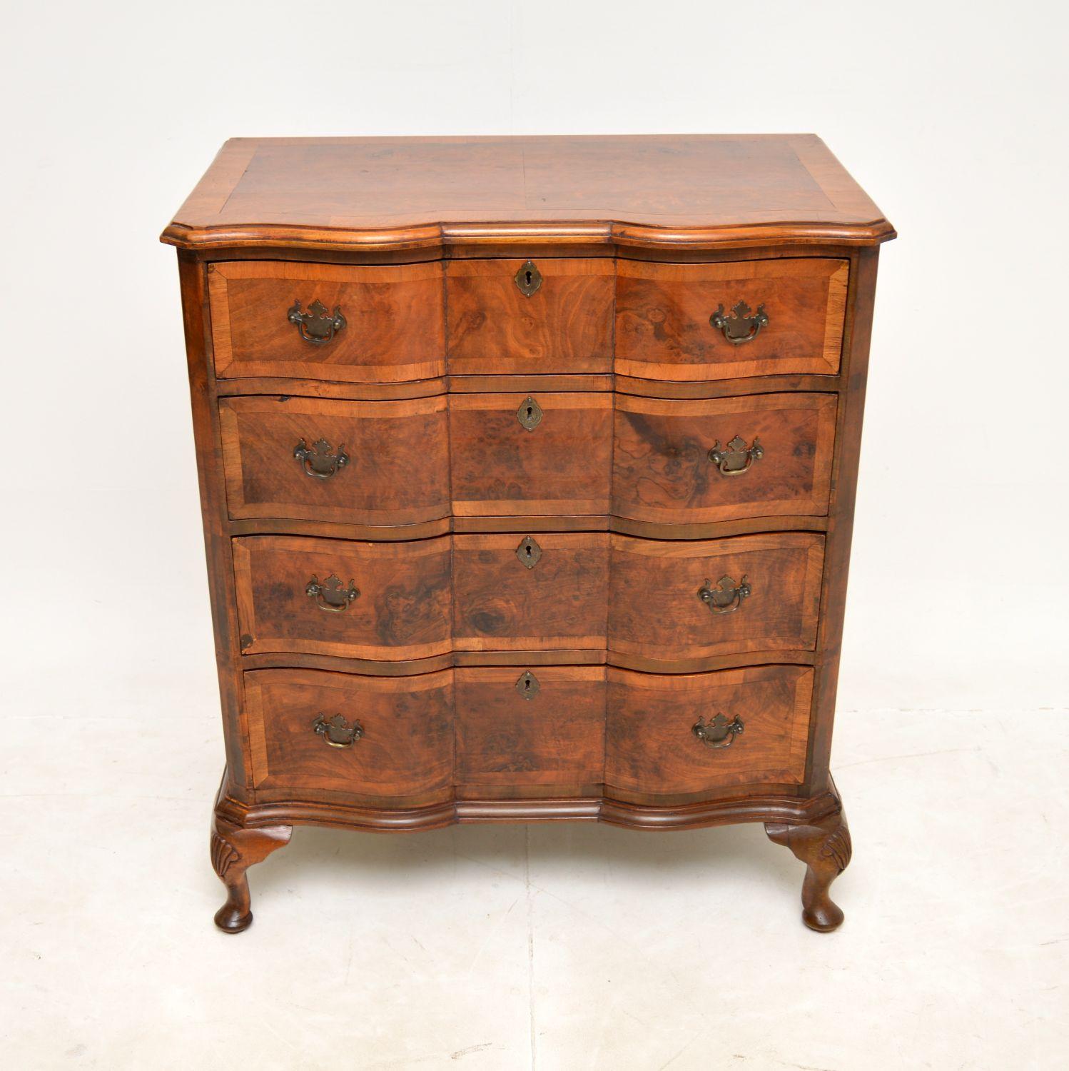 A superb antique chest of drawers in burr walnut, this was made in England, and dates from around the 1900-1910 period.

It is of amazing quality, with a beautiful serpentine shaped front and stunning burr walnut grain patterns. This sits on short