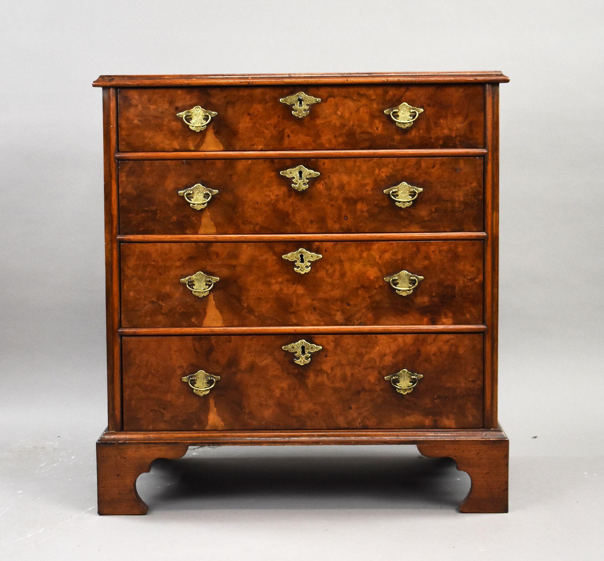 Petite commode ancienne en ronce de noyer - style géorgien
Code de l'article : 1377
Très jolie petite commode ancienne en ronce de noyer de style géorgien, offrant une excellente couleur, des placages finement figurés et une agréable forme compacte.