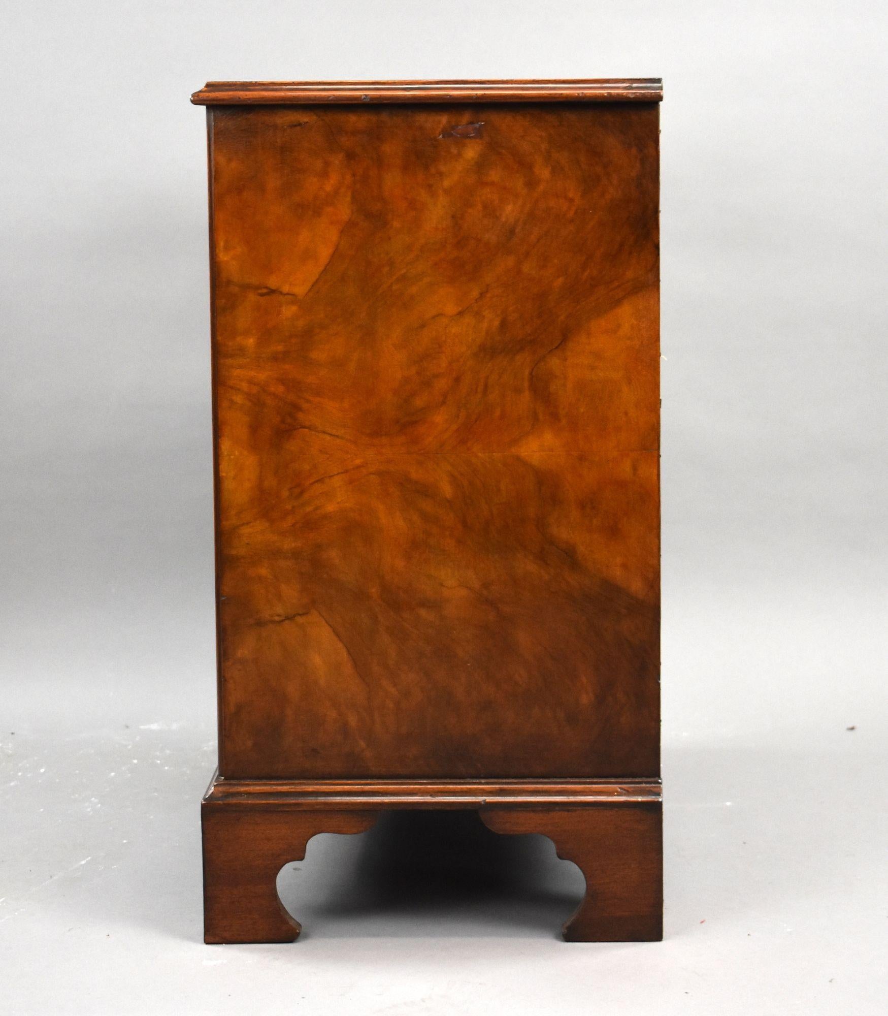 Ancienne commode en ronce de noyer Bon état - En vente à Chelmsford, Essex