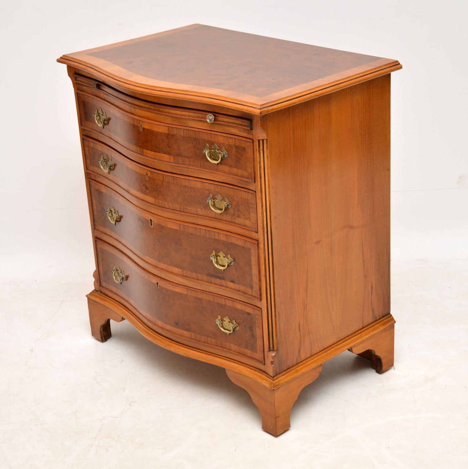 Antique Burr Walnut Chest of Drawers In Good Condition In London, GB