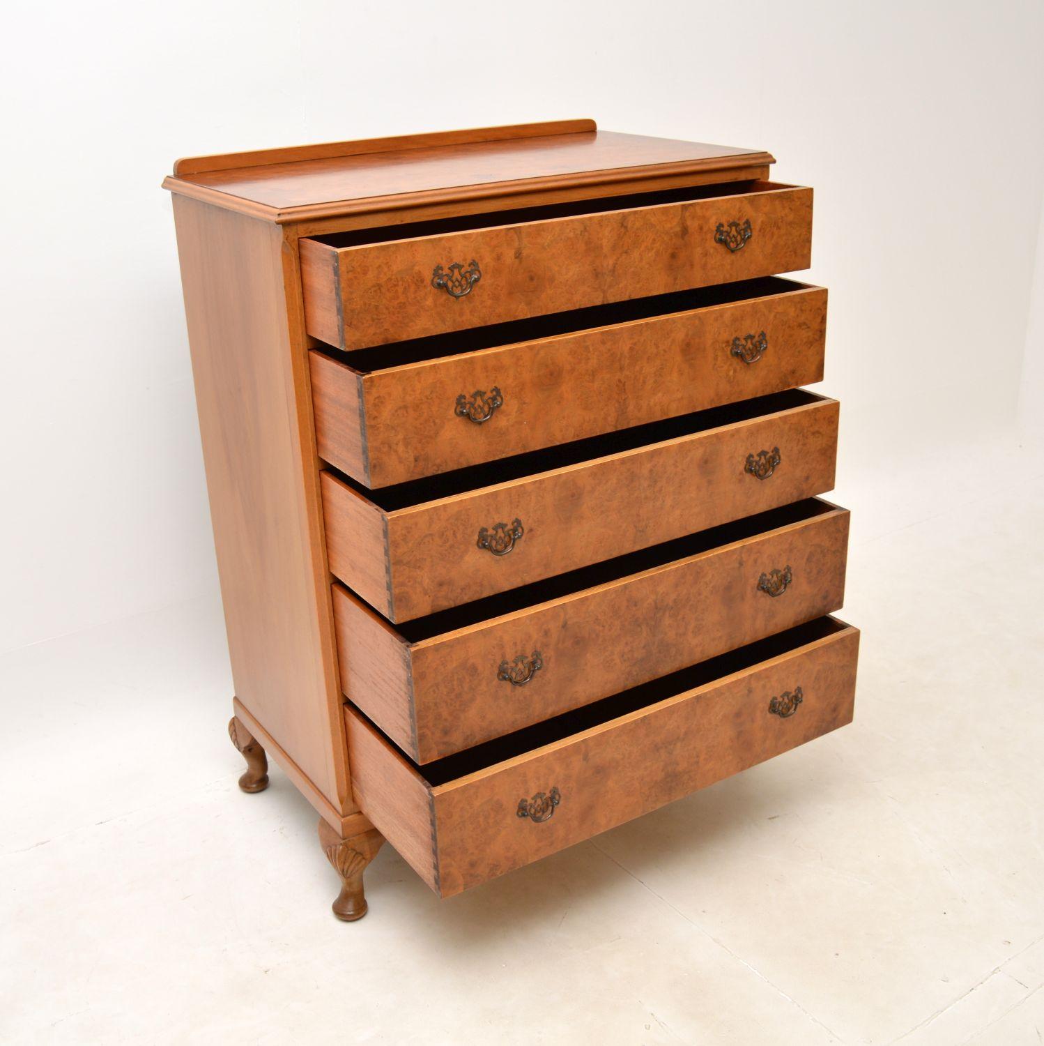 Antique Burr Walnut Chest of Drawers In Good Condition For Sale In London, GB