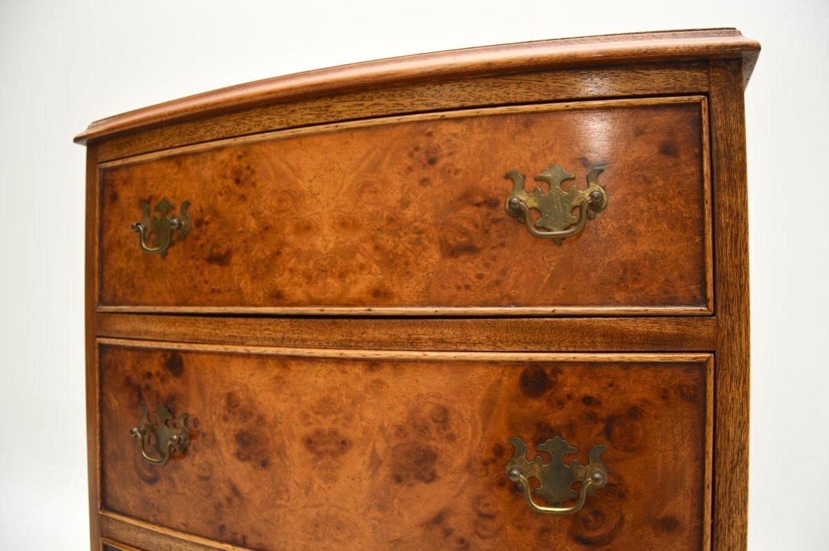 Noyer Ancienne commode en ronce de noyer en vente