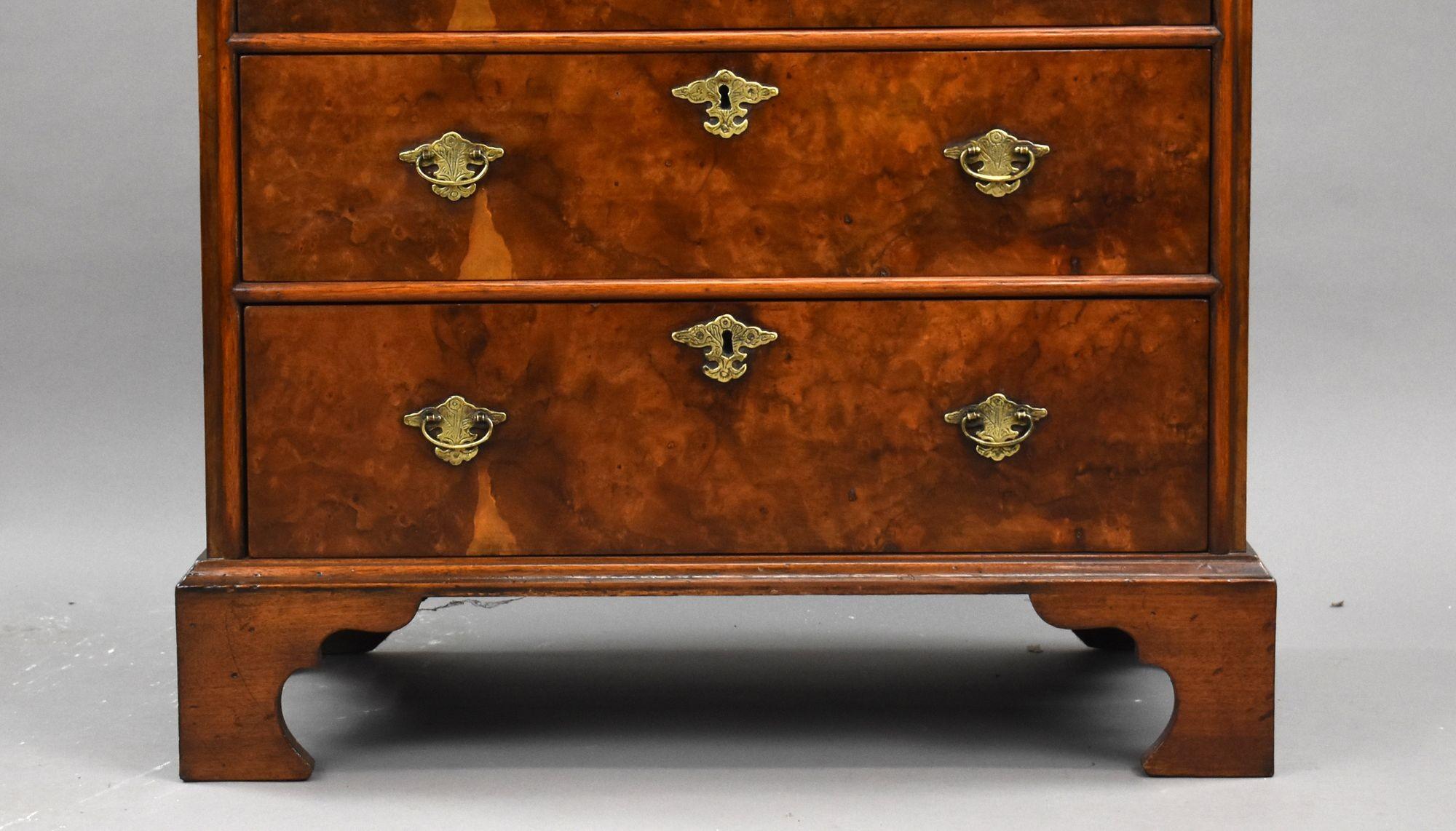 Ancienne commode en ronce de noyer en vente 1