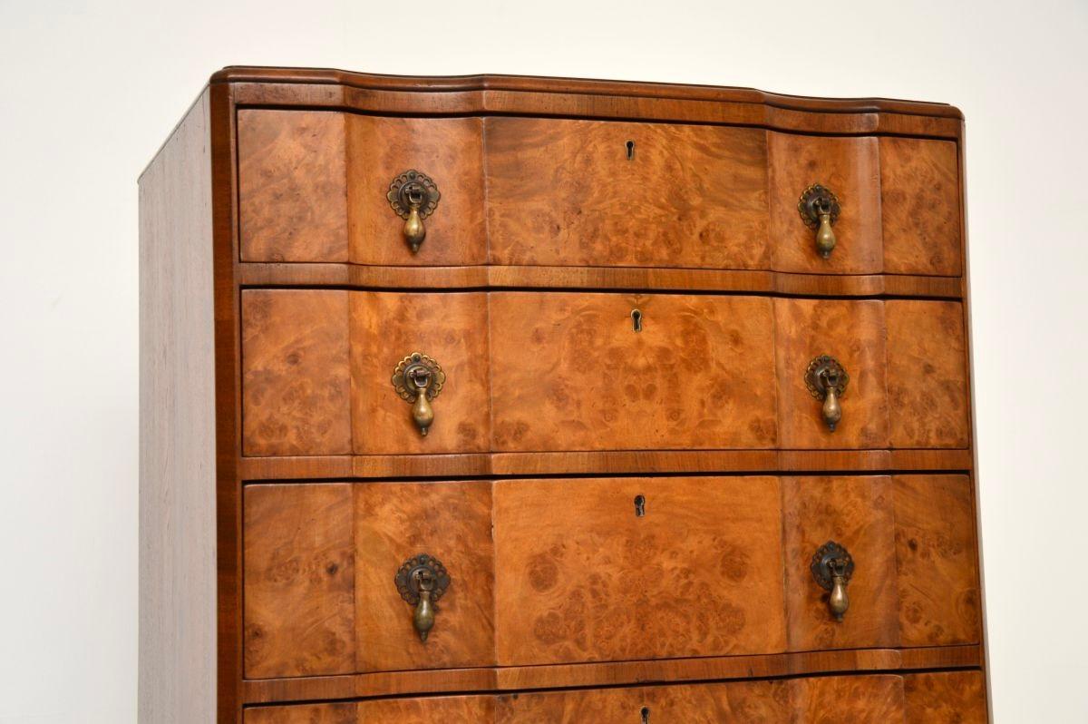 Ancienne commode en ronce de noyer en vente 1