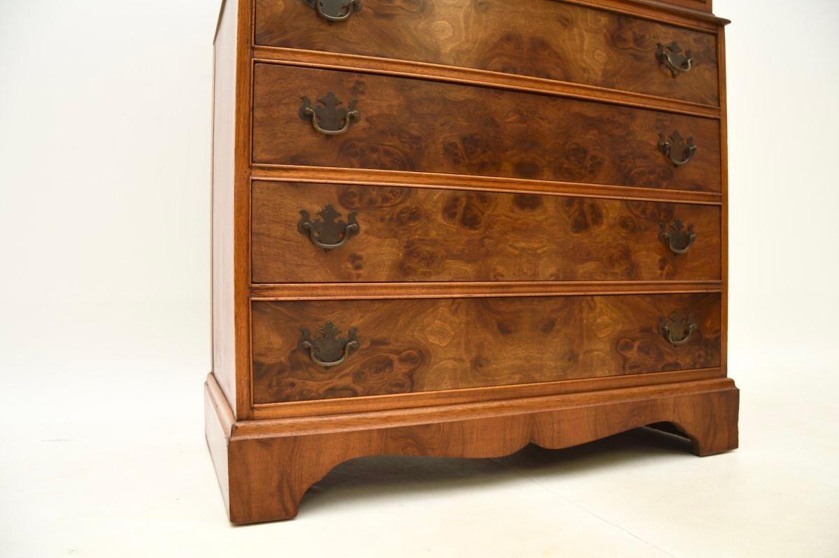 Coffre ancien en ronce de noyer sur commode en vente 3