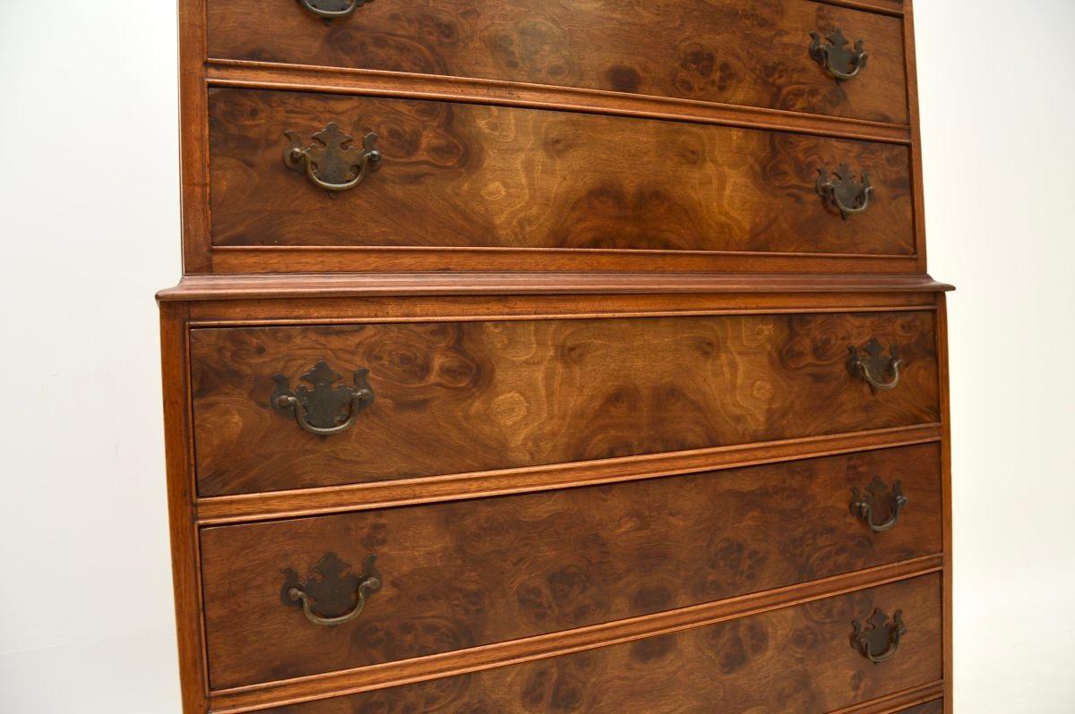 Coffre ancien en ronce de noyer sur commode en vente 4