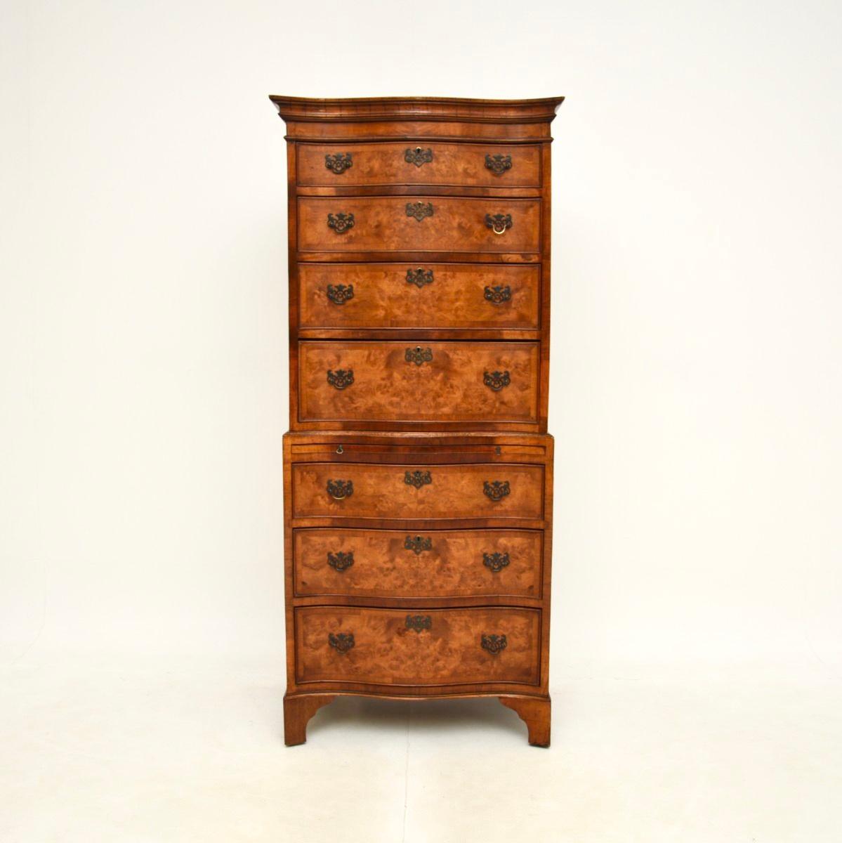 A stunning antique burr walnut chest on chest of drawers. This was made in England, it dates from around the 1890-1910 period.

The quality is superb, this is a great size and offers lots of storage space. It has a serpentine front, with a pull out