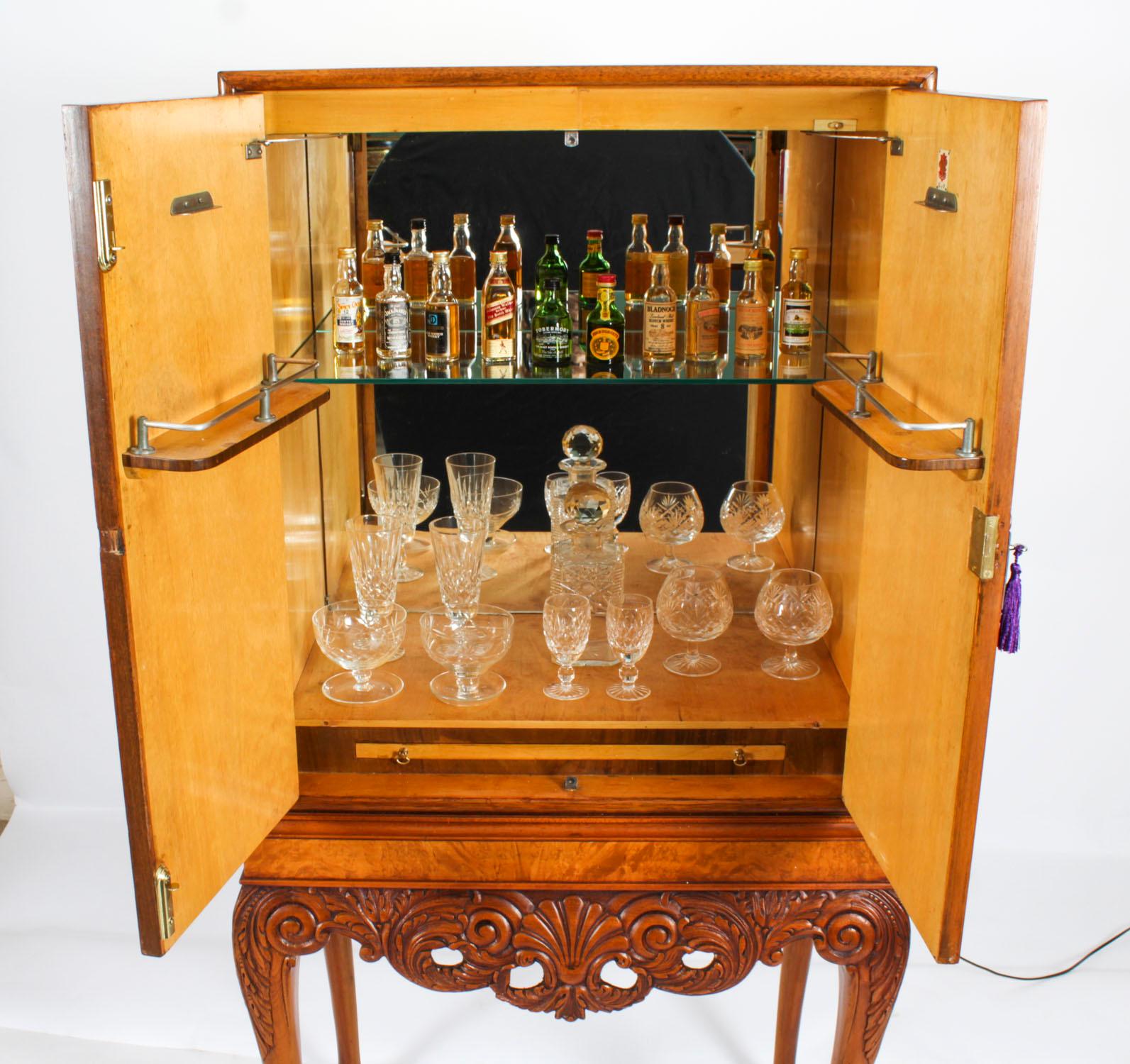 Antico mobile da cocktail in radica di noce per bevande, bar e bicchieri secchi Circa 1930 In condizioni buone in vendita a London, GB