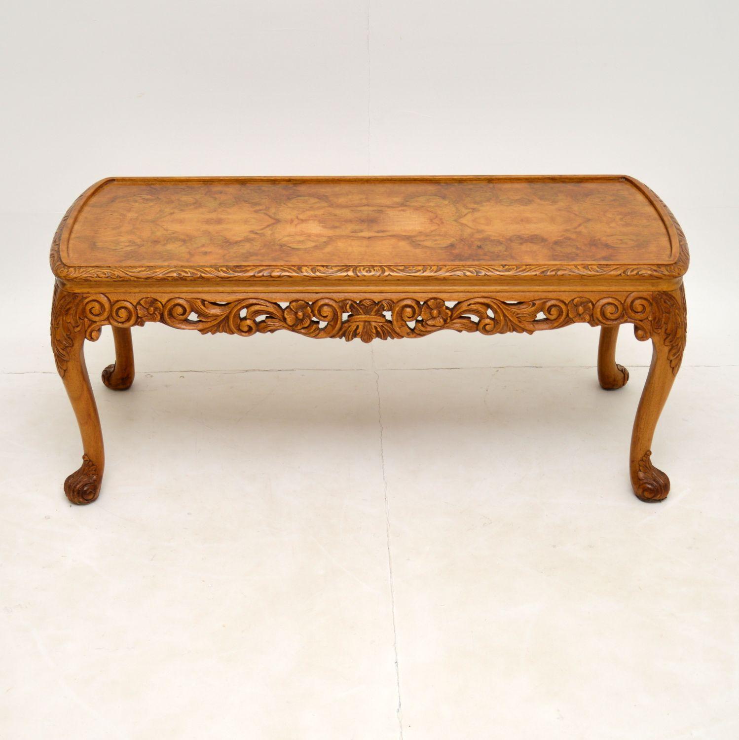 A beautiful antique Queen Anne style coffee table in walnut. This was made in England, it dates from the 1920-30’s.

The quality is amazing, it has a gorgeous carved solid walnut frame and amazing burr walnut veneers on the top. This is very