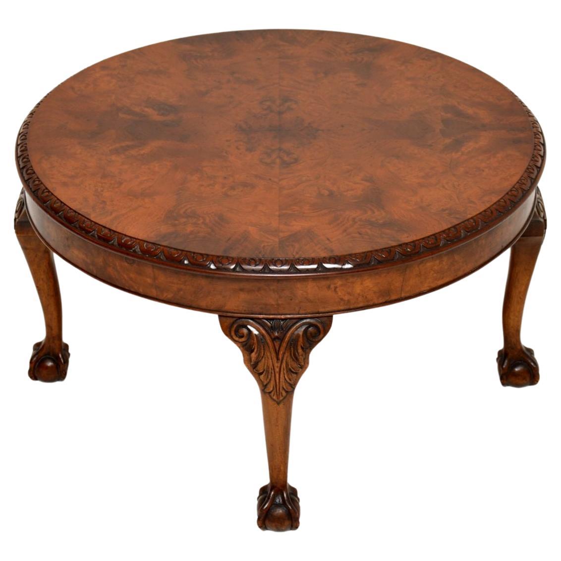 A fantastic antique Queen Anne style circular coffee table in walnut. This was made in England, it dates from the 1930’s.

It is of lovely quality, with stunning burr walnut grain patterns and crisp carving. This sits on bold cabriole legs with