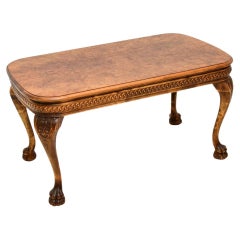 Mesa baja antigua de nogal