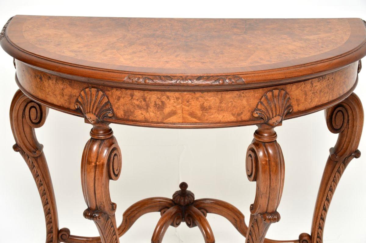 Tavolino da salotto antico in radica di noce di Maple & Co. in vendita 2