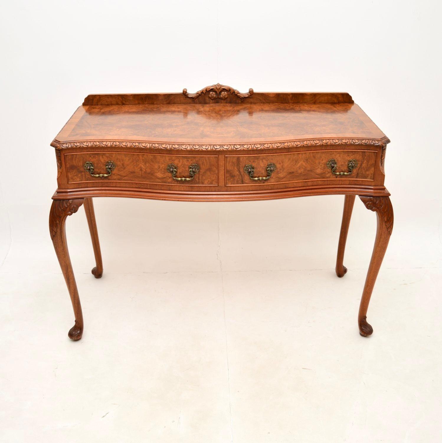 An absolutely stunning antique burr walnut console / side table. This was made in England, it dates from the 1920-30’s.

It is of superb quality and is a great size. The burr walnut grain patterns and colour tones are gorgeous, this has beautiful