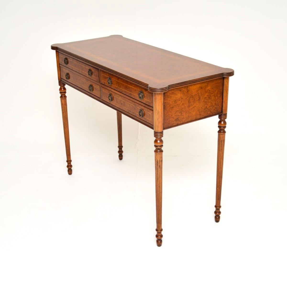 Antique Burr Walnut Console / Side Table In Good Condition For Sale In London, GB