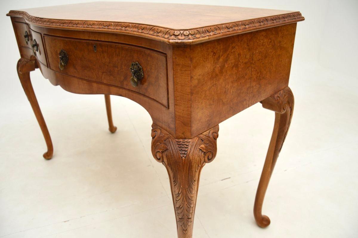 Console / Table d'appoint ancienne en ronce de noyer en vente 2