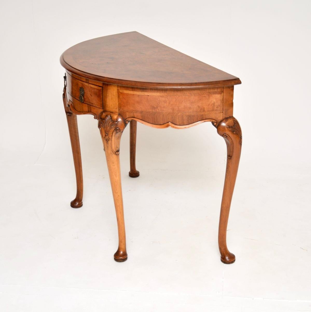 Consola antigua de nogal Británico en venta