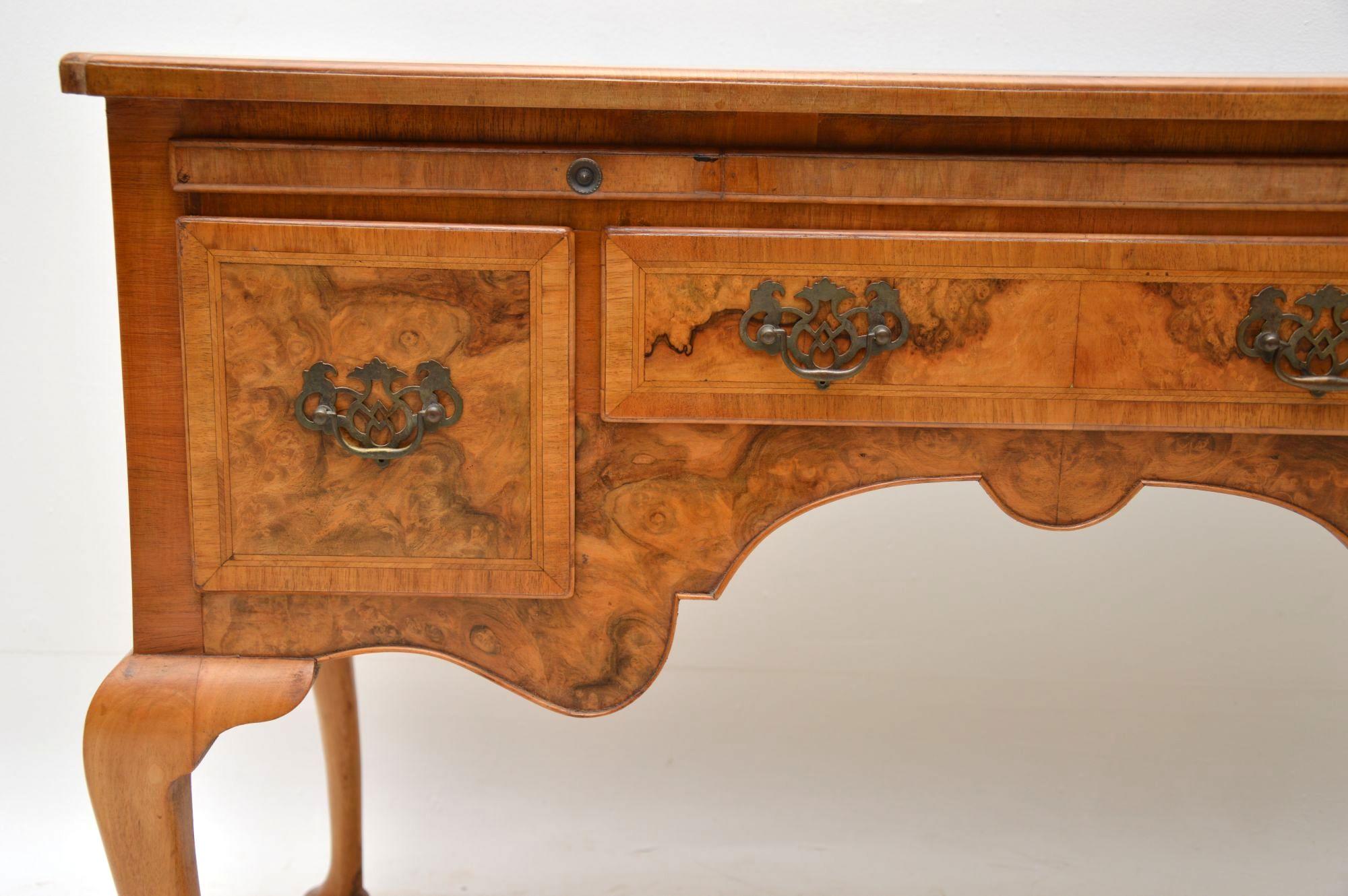 Antique Burr Walnut Writing Table or Dressing Table In Good Condition In London, GB