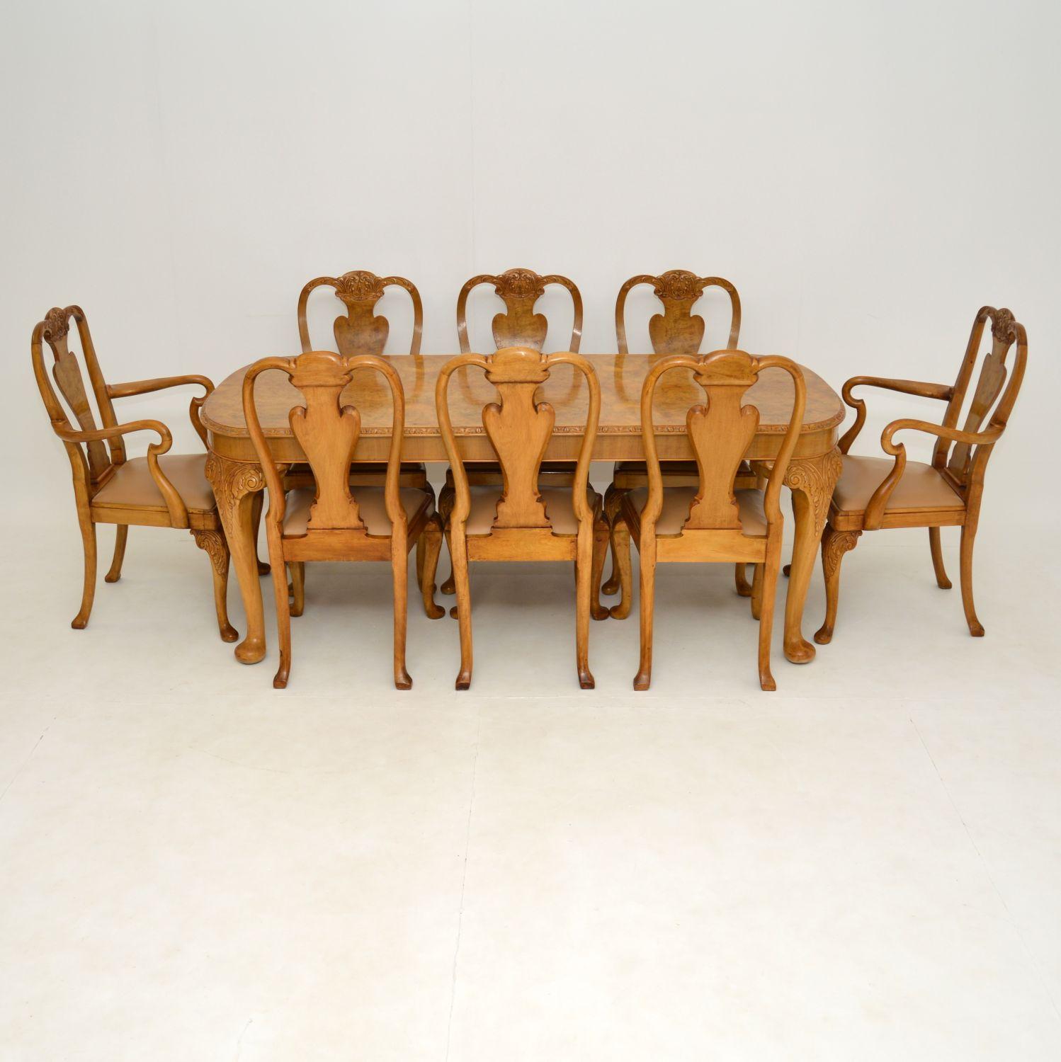 A stunning antique Queen Anne style dining table and chair set, beautifully made from walnut. This was made in England by Epstein, it dates from the 1920-30’s.

The quality is superb, the table and chairs sit on lovely solid walnut Queen Anne legs