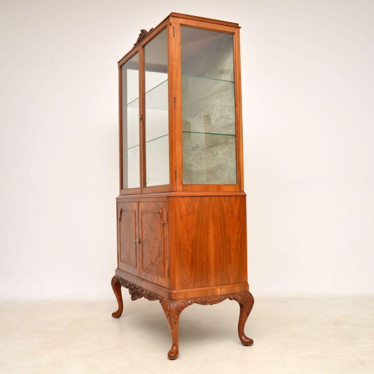 Antique Burr Walnut Display Cabinet In Excellent Condition In London, GB