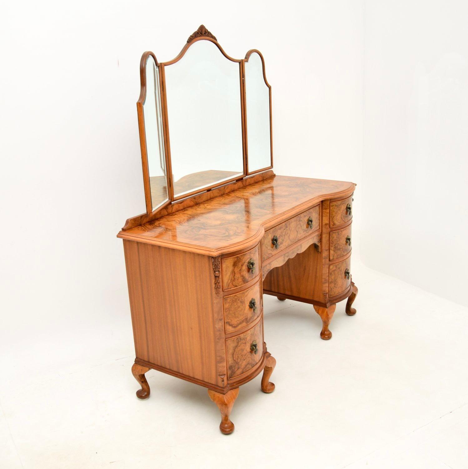 A stunning antique burr walnut dressing table in the Queen Anne style. This was made in England, it dates from around the 1930’s.

The quality is outstanding, this is extremely well made with lots of lovely features. The burr walnut grain patterns