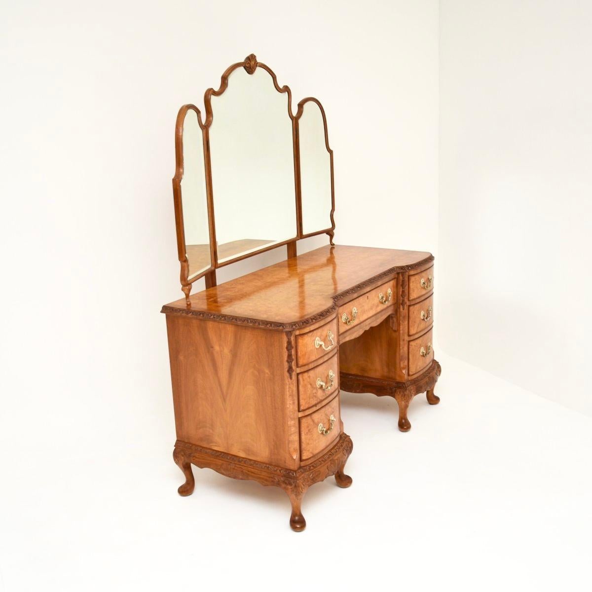 A stunning antique burr walnut dressing table in the Queen Anne style. This was made in England, it dates from around the 1930’s.

The quality is outstanding, this is extremely well made with lots of lovely features. The burr walnut grain patterns