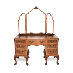 Ancienne coiffeuse en ronce de noyer