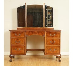 Antique coiffeuse en ronce de noyer avec miroirs triples
