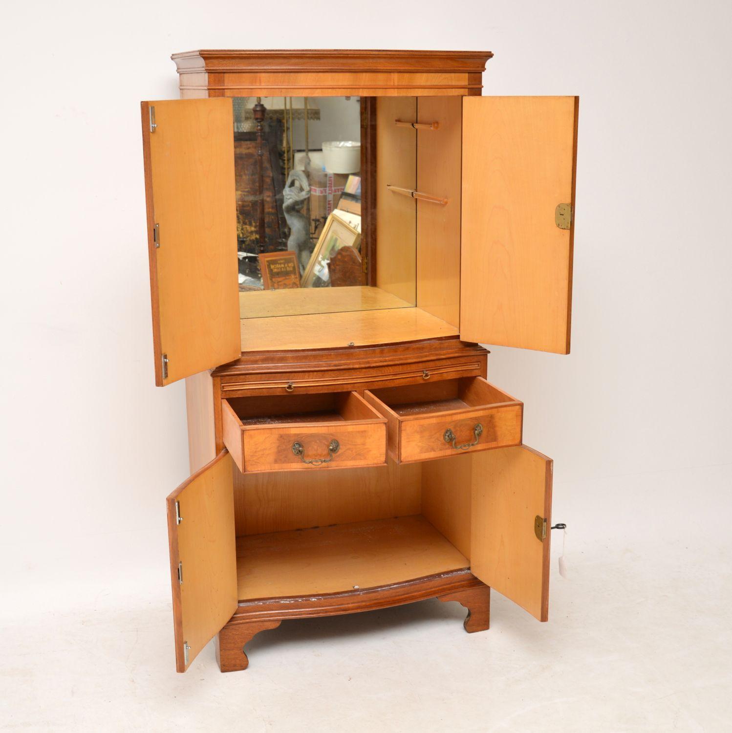 Antique Burr Walnut Drinks Cabinet In Good Condition In London, GB