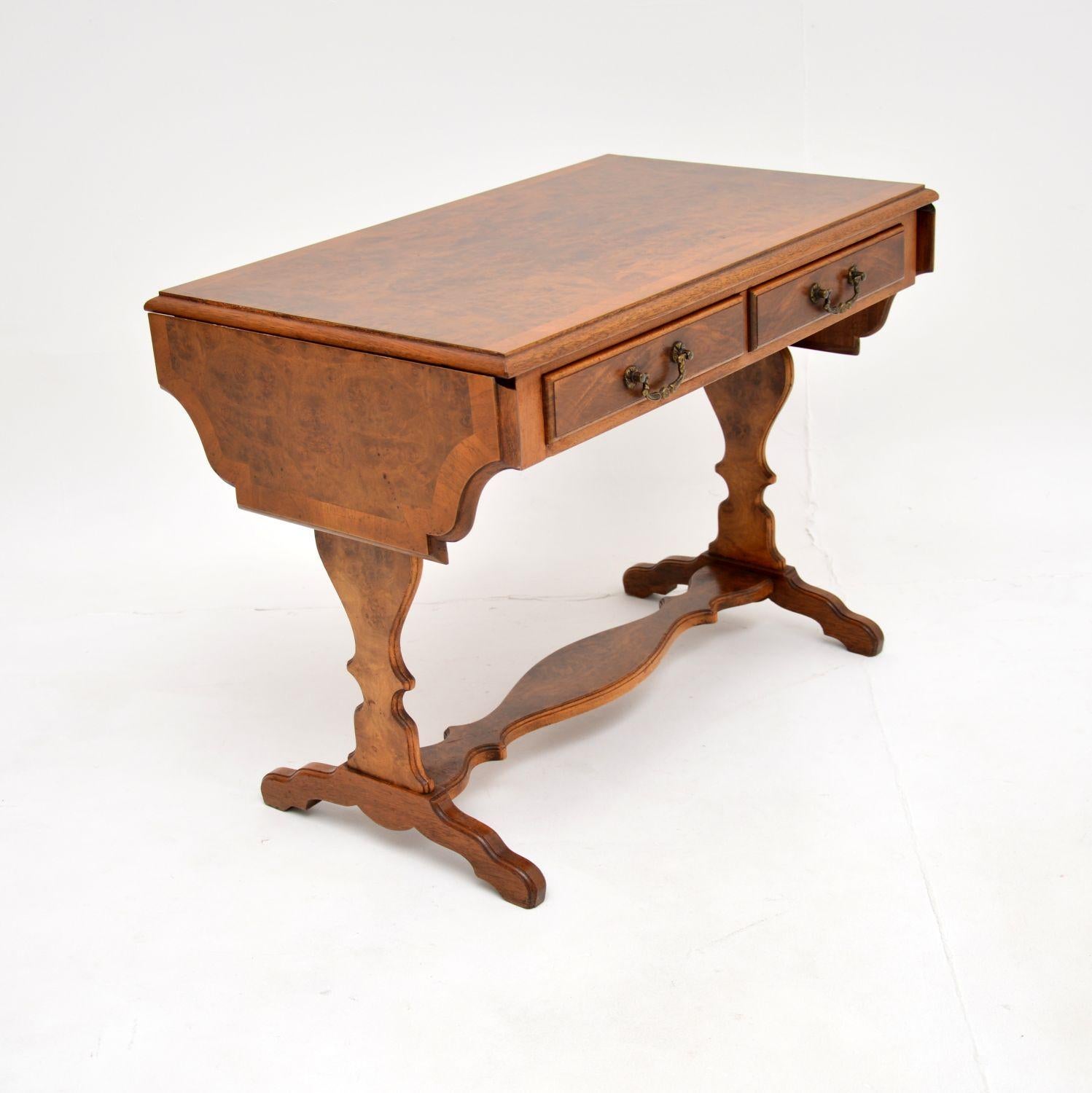Antique Burr Walnut Drop Leaf Coffee Table In Good Condition For Sale In London, GB