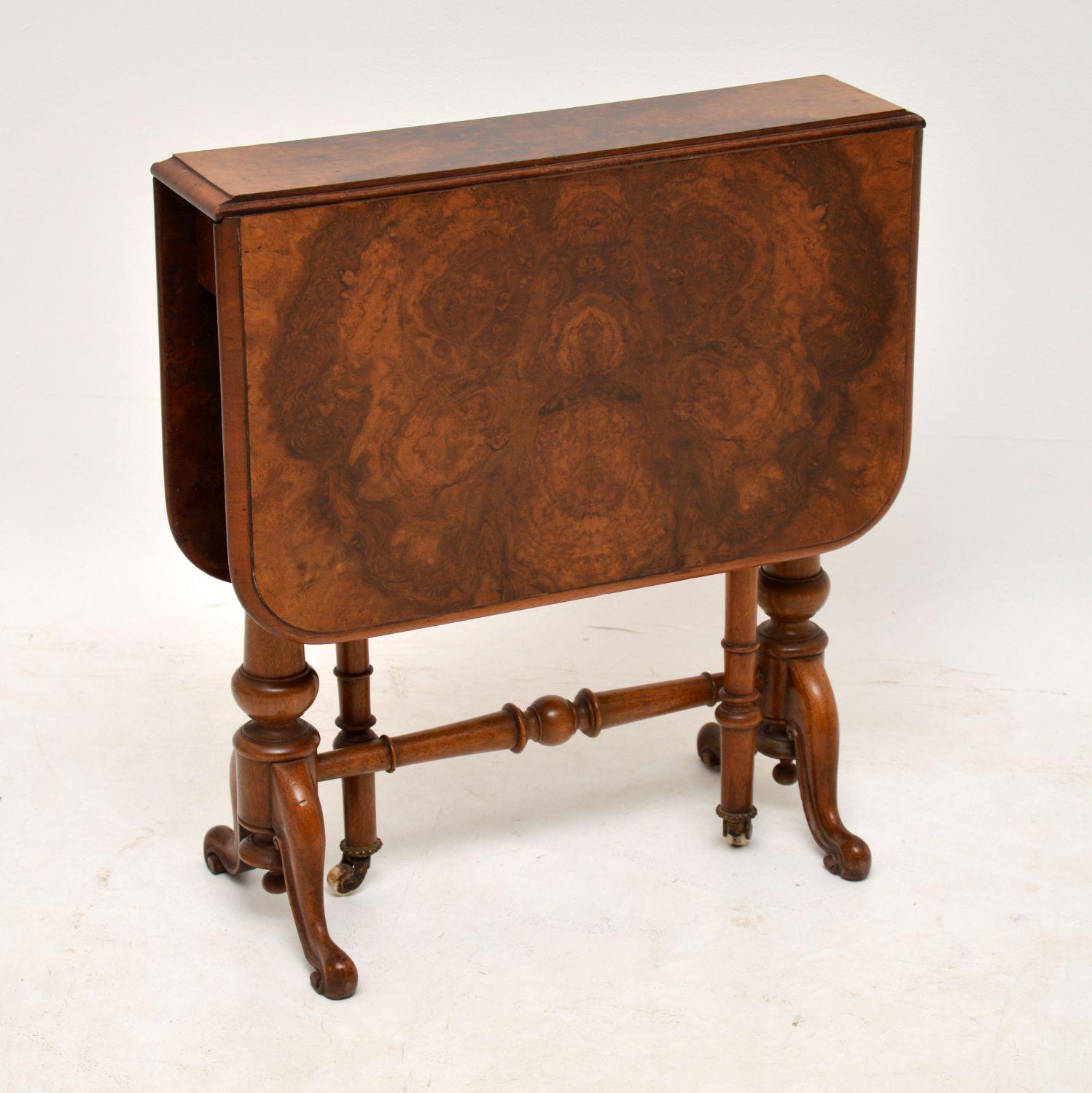 Small antique early Victorian walnut drop-leaf coffee table or side table in excellent original condition and dating from the 1840s-1860s period. The top is a beautifully patterned burr walnut and the rest is all solid walnut with turned legs, cross