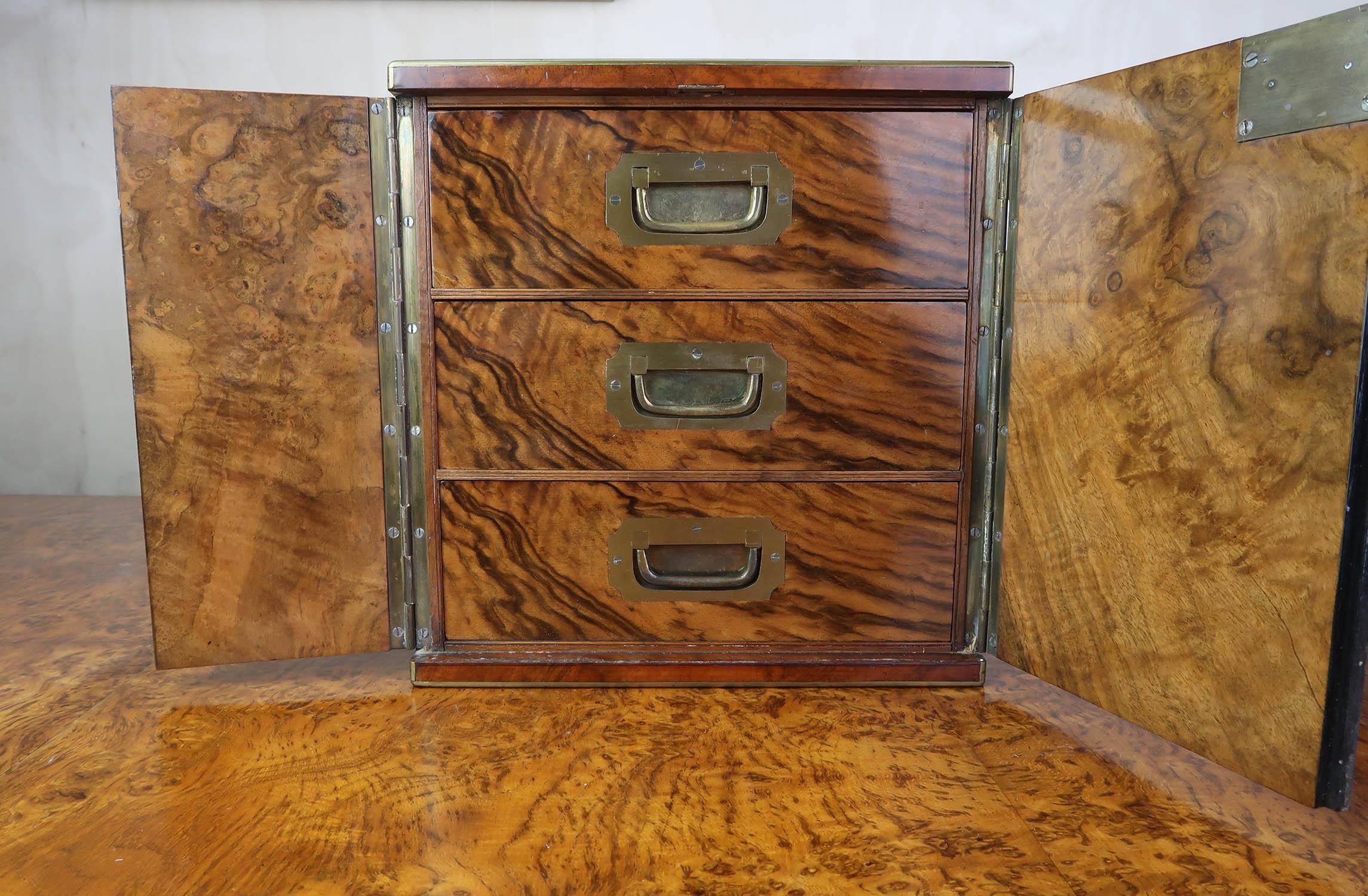 Humidificador de puros antiguo de caballero en madera de nogal. Inglés C.1830 1