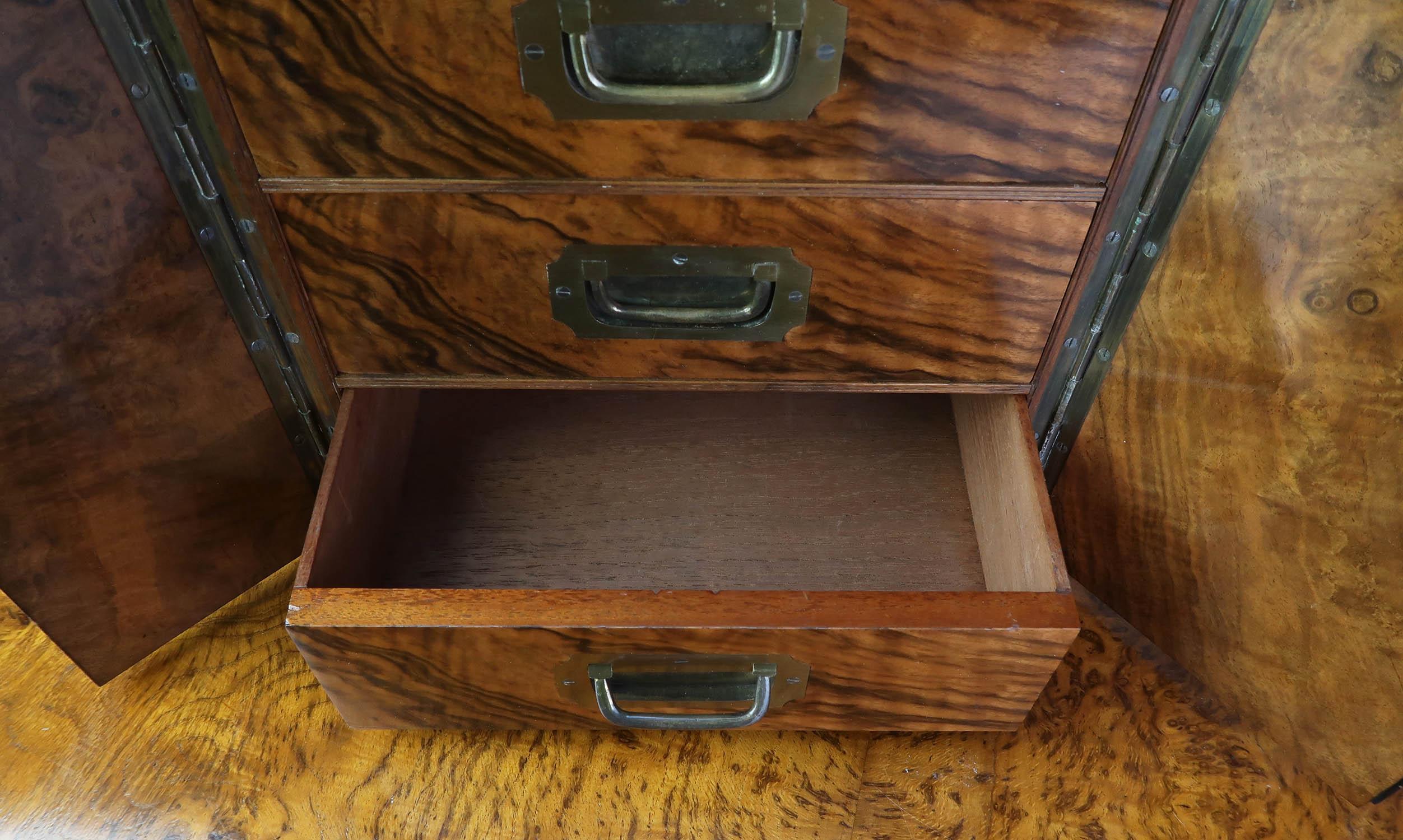 Humidificador de puros antiguo de caballero en madera de nogal. Inglés C.1830 2