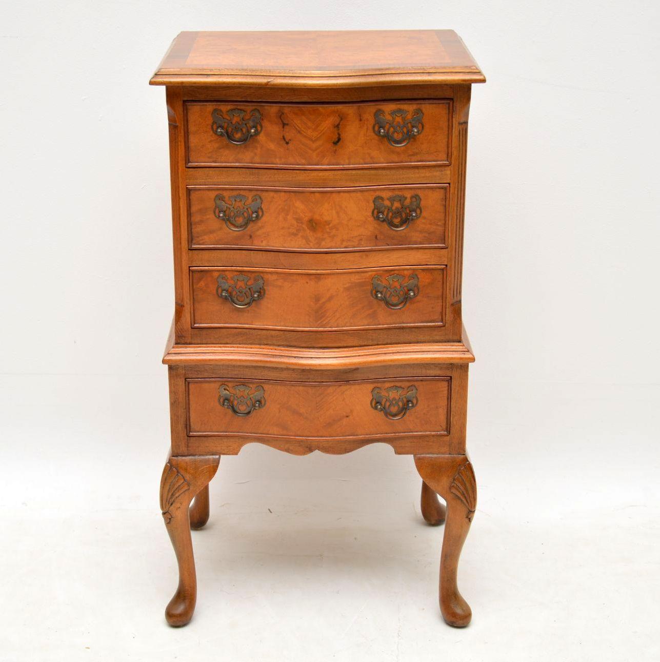 This small antique burr walnut chest of drawers is in good condition & has a lovely warm colour. It has a serpentine shaped front, a crossbanded top, reeded canted corners & sits on shaped legs with shell carvings. The drawers have the original