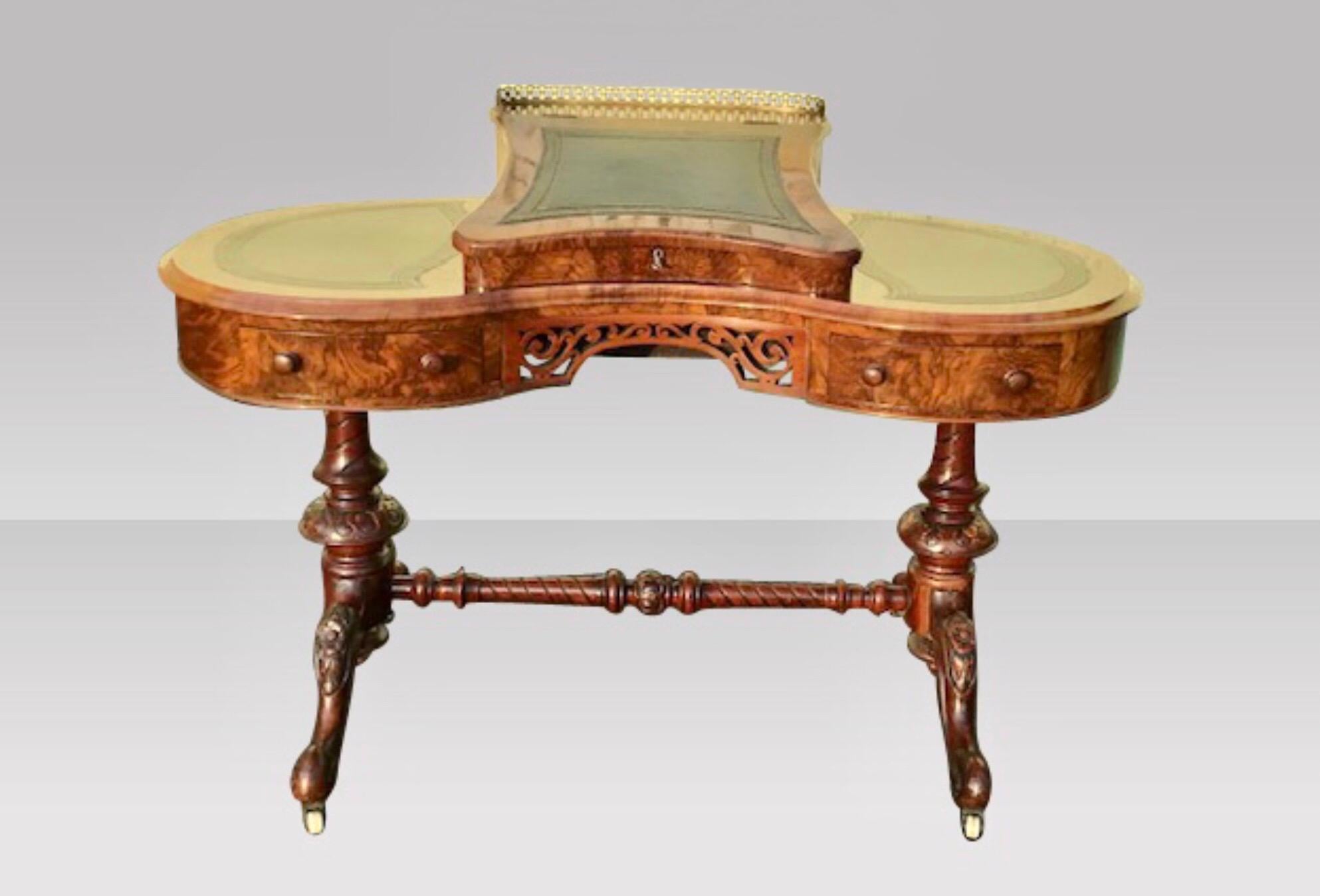 Antique Burr Walnut Kidney Shaped Desk  In Good Condition For Sale In Antrim, GB