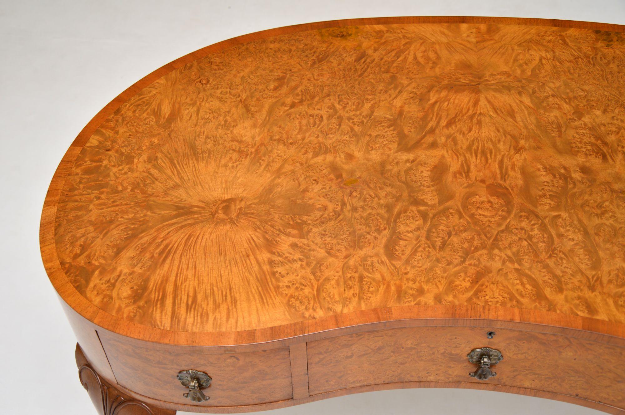Antique Burr Walnut Kidney Shaped Desk or Dressing Table by Waring & Gillows In Good Condition In London, GB