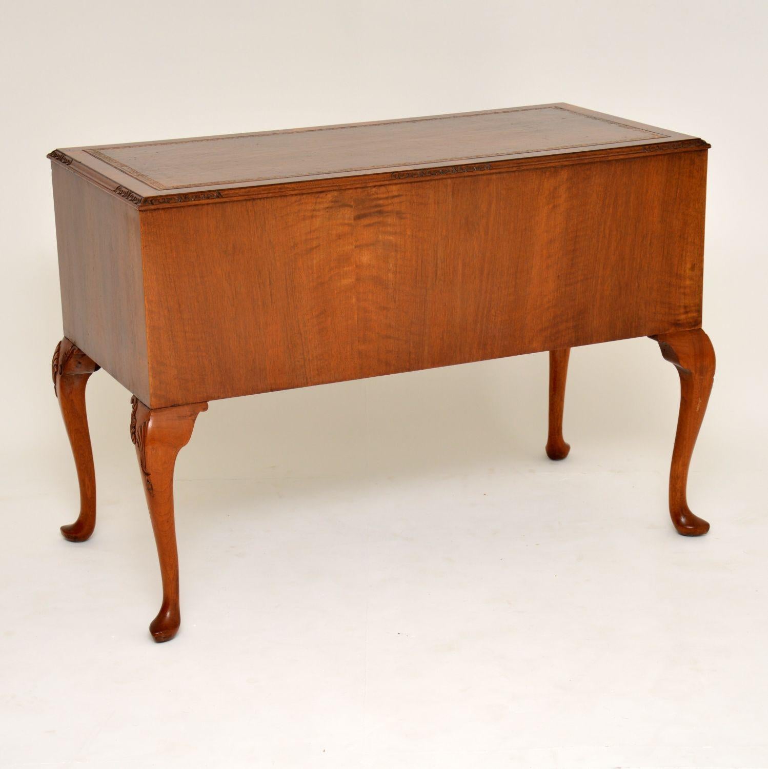 Antique Burr Walnut Leather Top Desk In Good Condition In London, GB