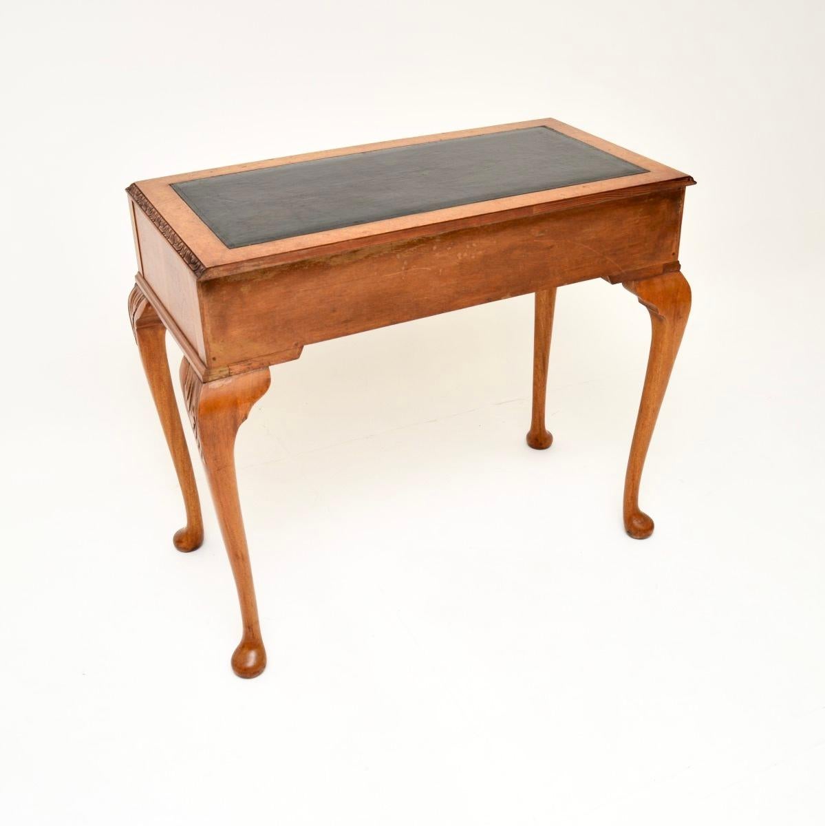 Antique Burr Walnut Leather Top Writing Table / Desk In Good Condition For Sale In London, GB