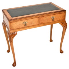 Antico tavolo da scrittura / scrivania con piano in pelle di radica di noce