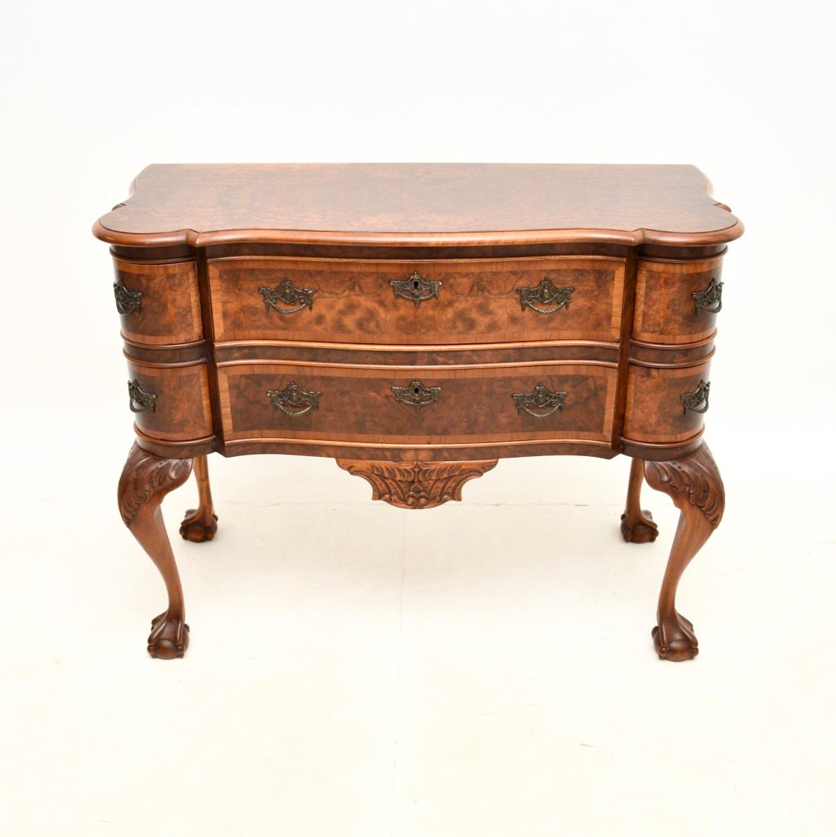 A stunning antique burr walnut lowboy chest of drawers. This was made in England, it is in the classic Queen Anne style and dates from around the 1920-30’s.

The quality is outstanding, this is beautifully made and is a very useful size, perfect for