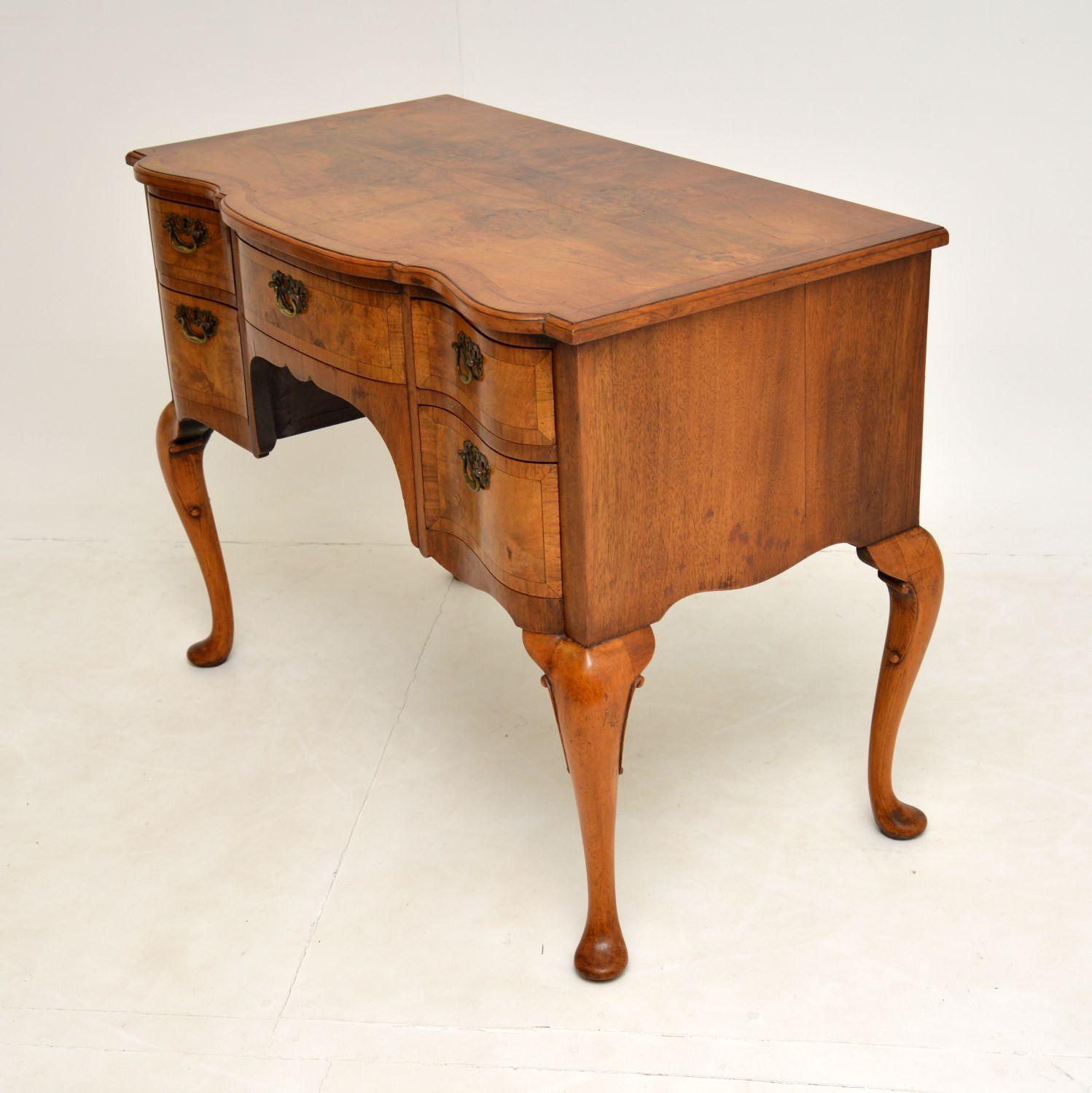 Antique Burr Walnut Lowboy Desk / Dressing Table In Good Condition In London, GB