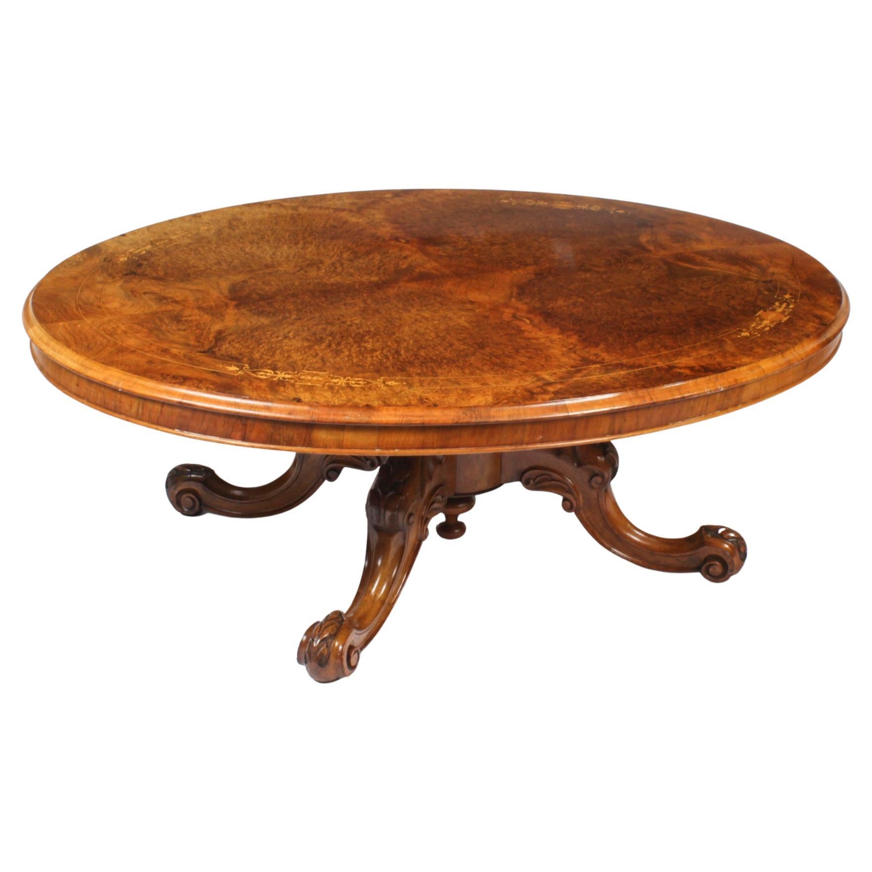 Table basse ovale ancienne en ronce de noyer et marqueterie Circa 19e siècle