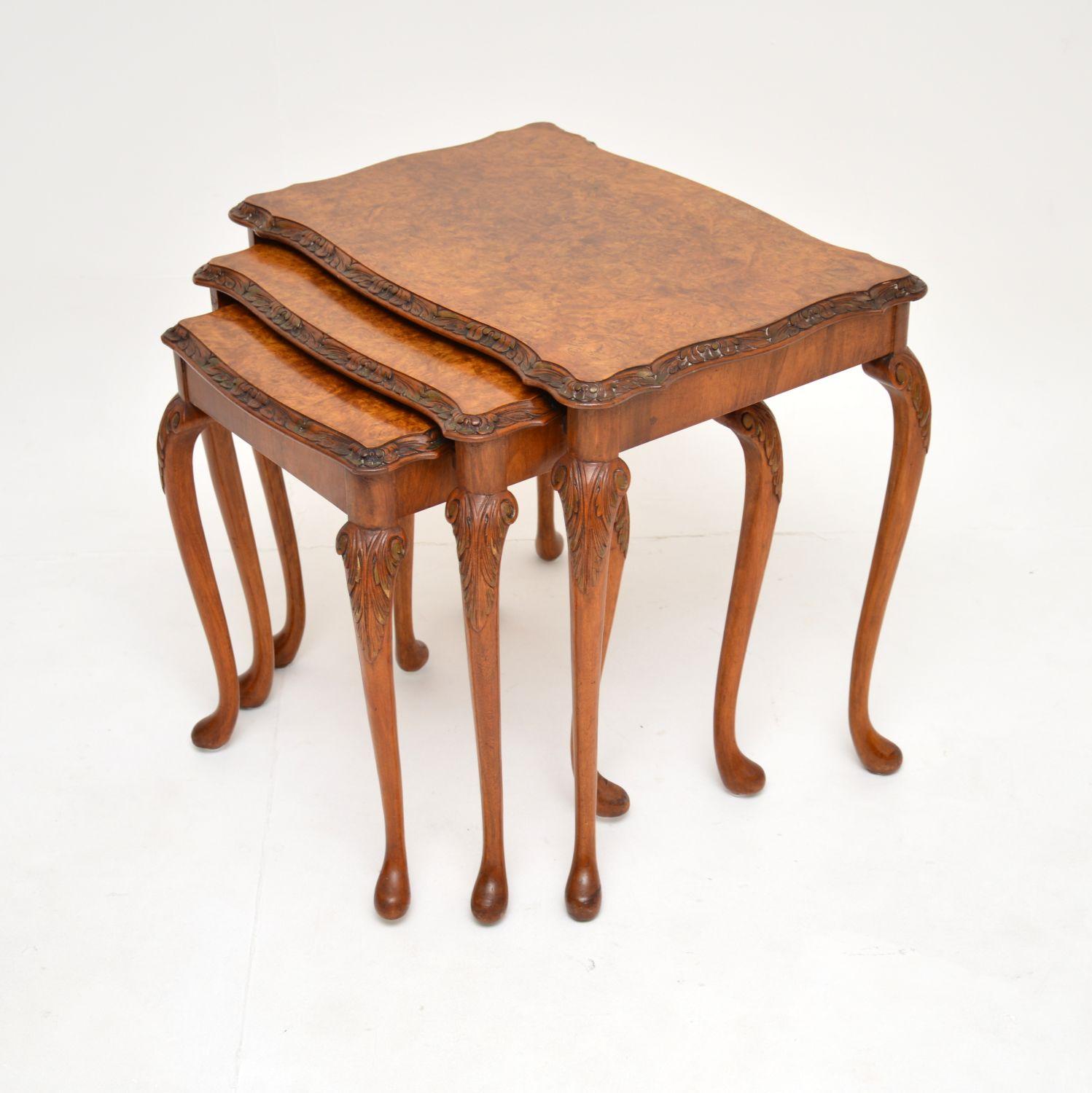 Antikes Tischnest aus Wurzelnussholz (Queen Anne) im Angebot