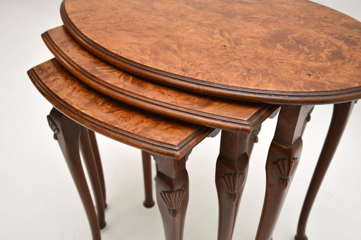 Tables gigognes anciennes en ronce de noyer en vente 2