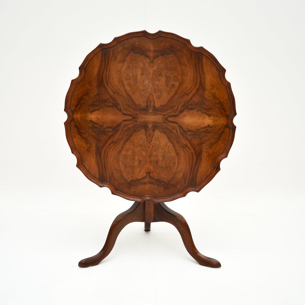 Antique Burr Walnut Occasional / Coffee Table In Good Condition For Sale In London, GB