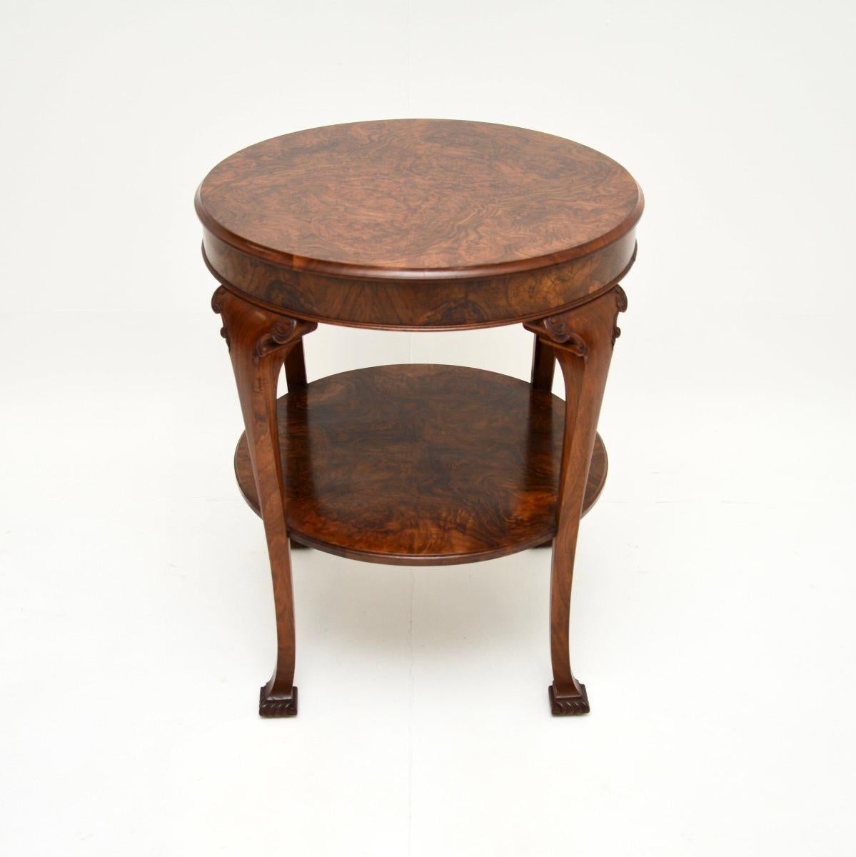 A superb antique burr walnut occasional side table. This was made in England, it dates from around the 1900-1910 period.

The quality is outstanding, this is extremely well made with a solid walnut frame and gorgeous burr walnut on the top and lower