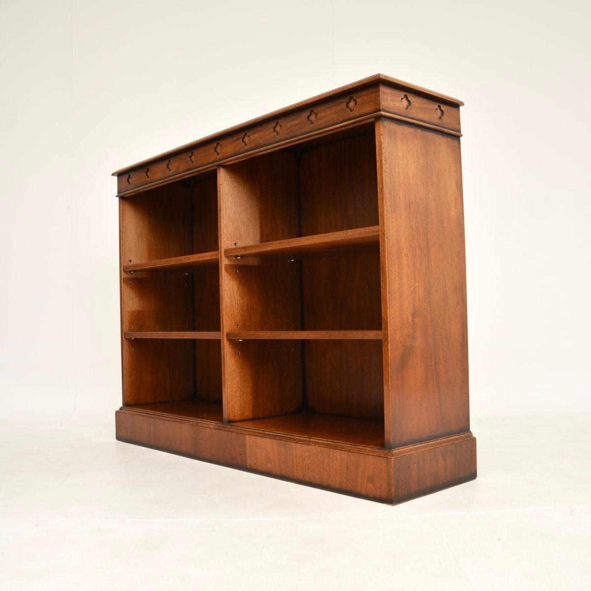 Antique Burr Walnut Open Bookcase In Good Condition For Sale In London, GB