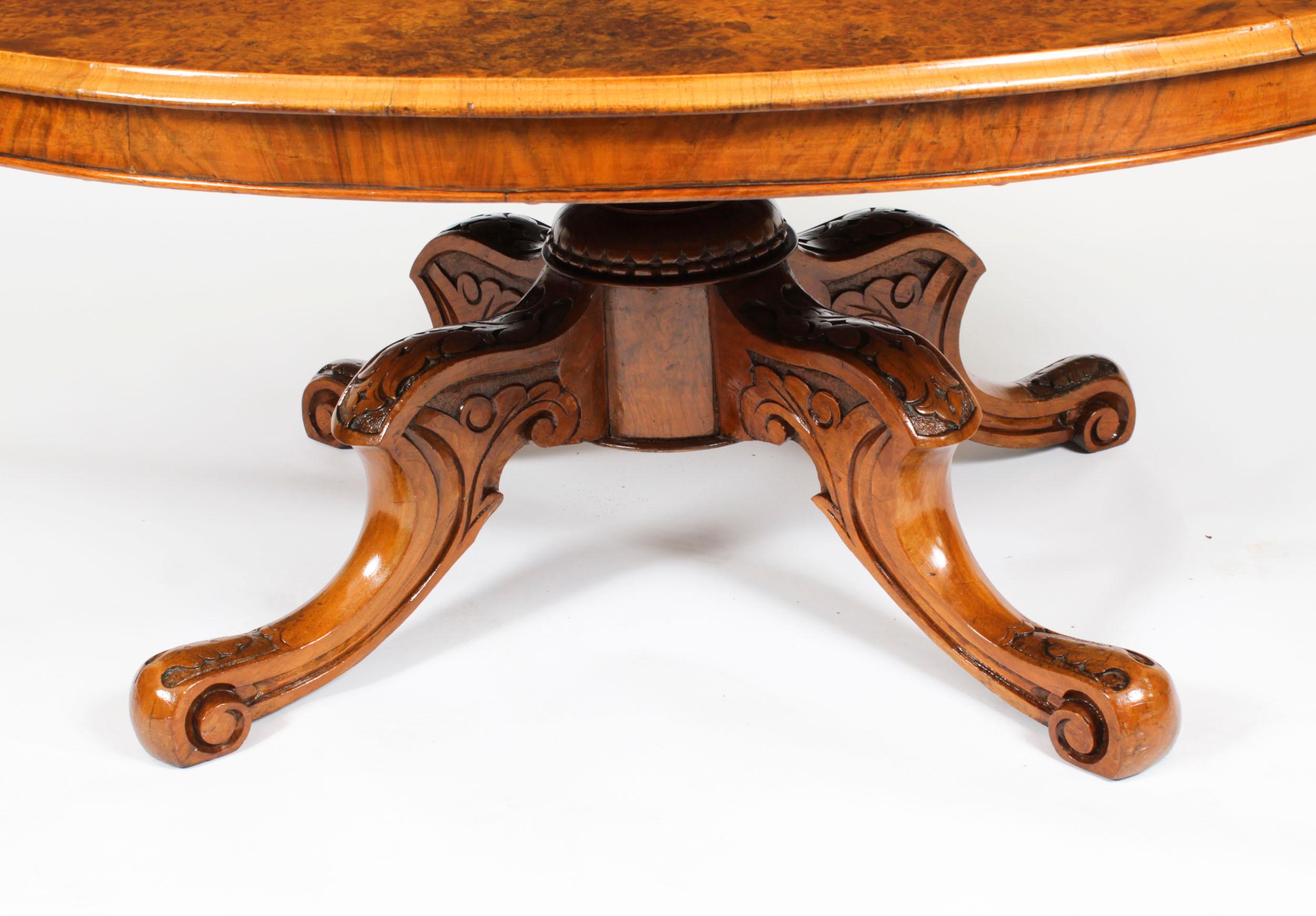 Ancienne table basse ovale en ronce de noyer 1860s 19ème siècle en vente 11