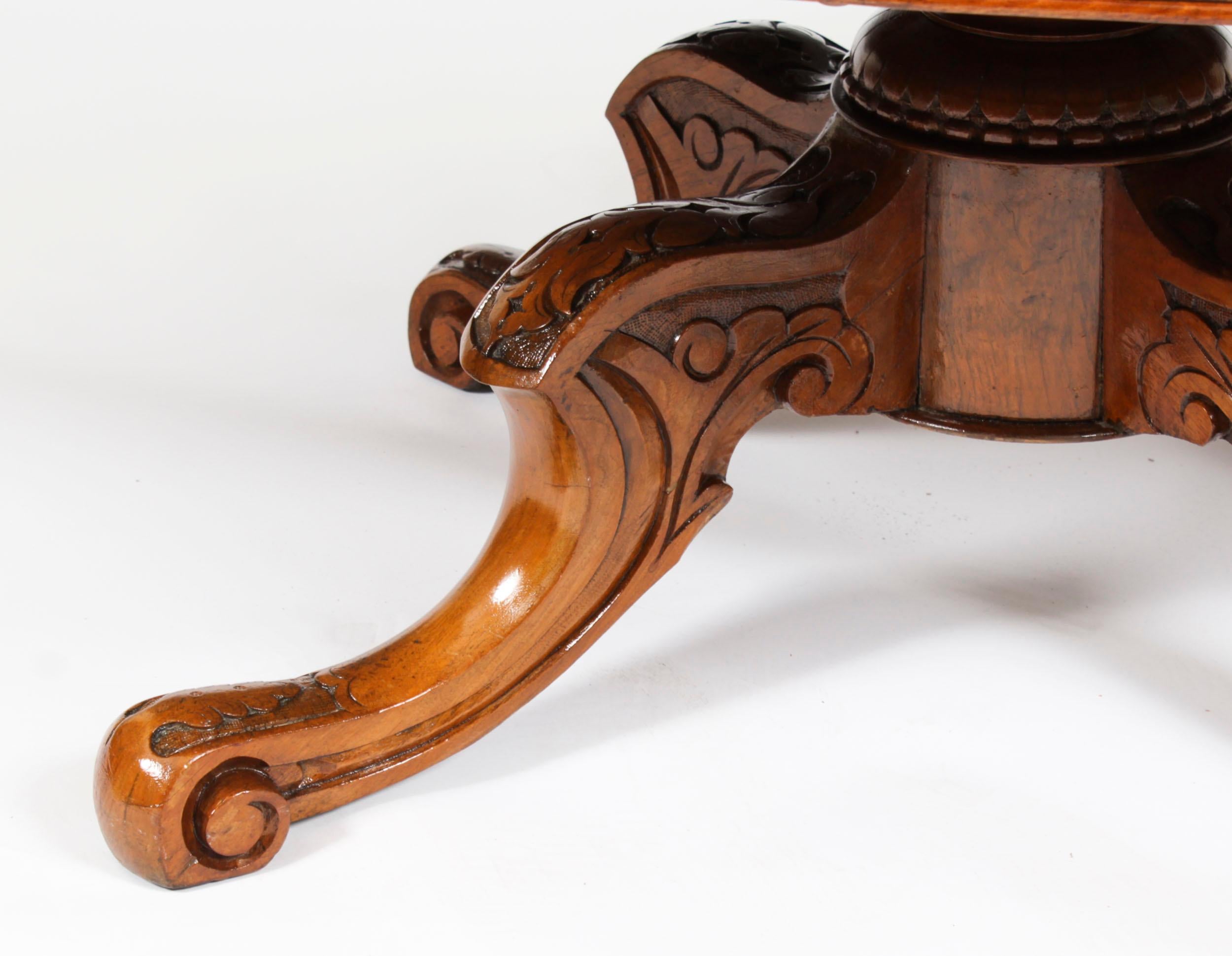 Ancienne table basse ovale en ronce de noyer 1860s 19ème siècle en vente 12