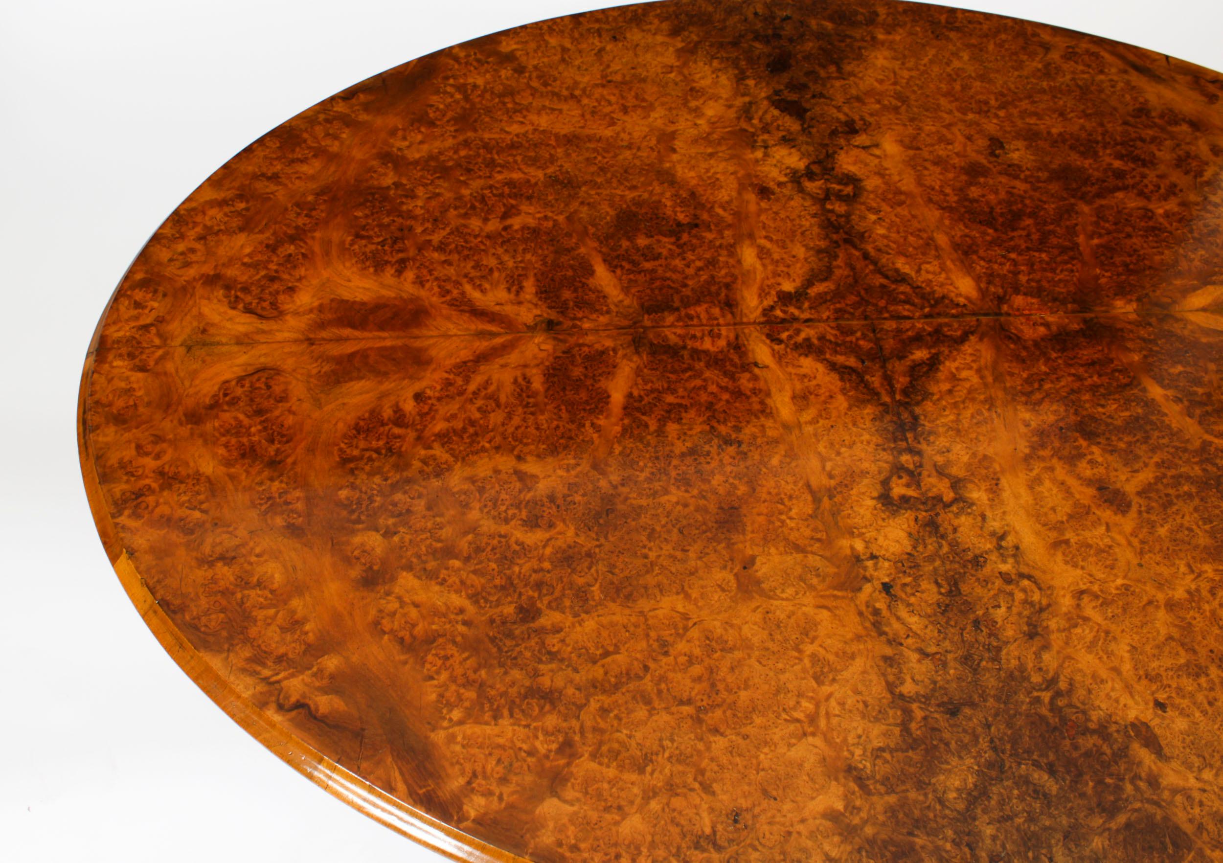 Ancienne table basse ovale en ronce de noyer 1860s 19ème siècle en vente 2