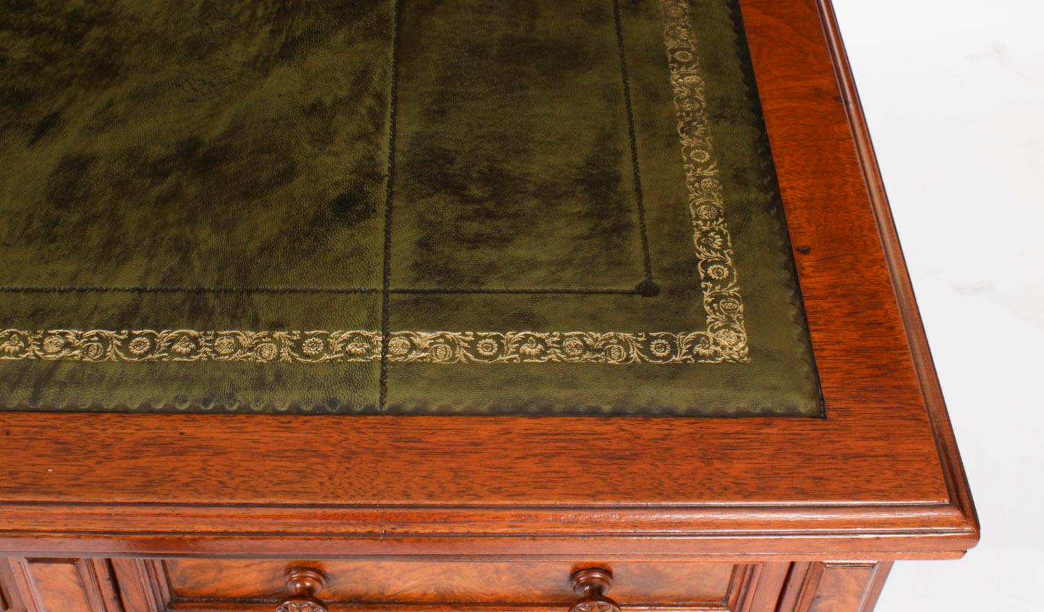 Antique Burr Walnut Pedestal Desk by Gillow & Co 19th Century In Good Condition For Sale In London, GB